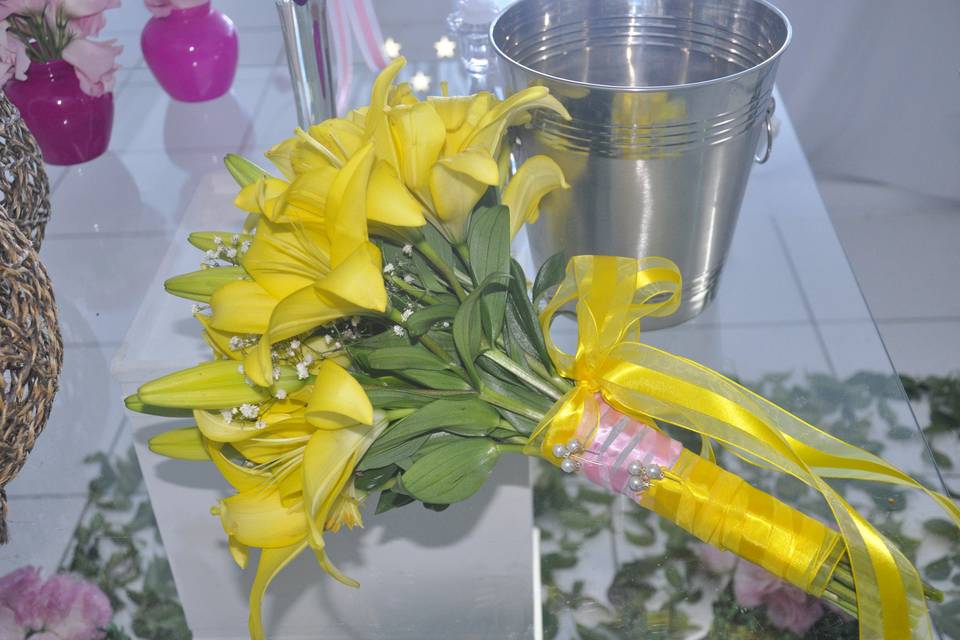 Bouquet de lirio amarelo
