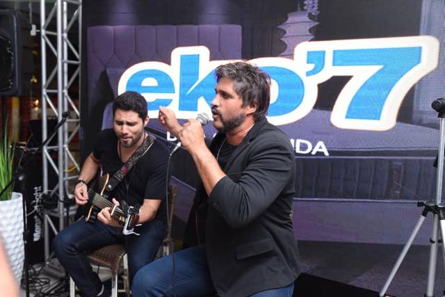 Com léo chaves (vitor e léo)