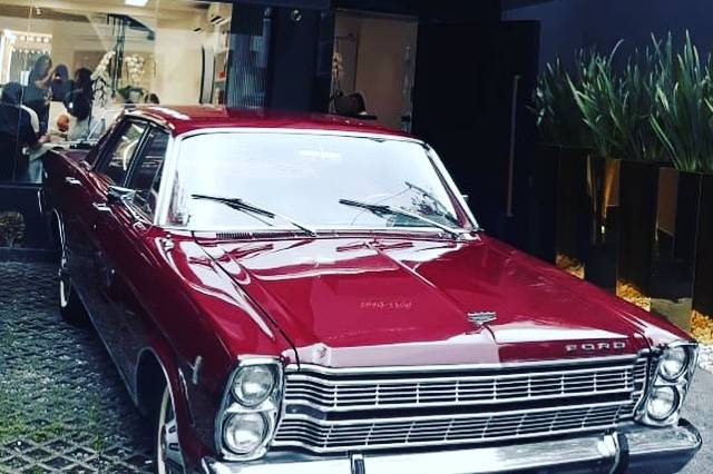 Galaxie 67 no Salão de Beleza