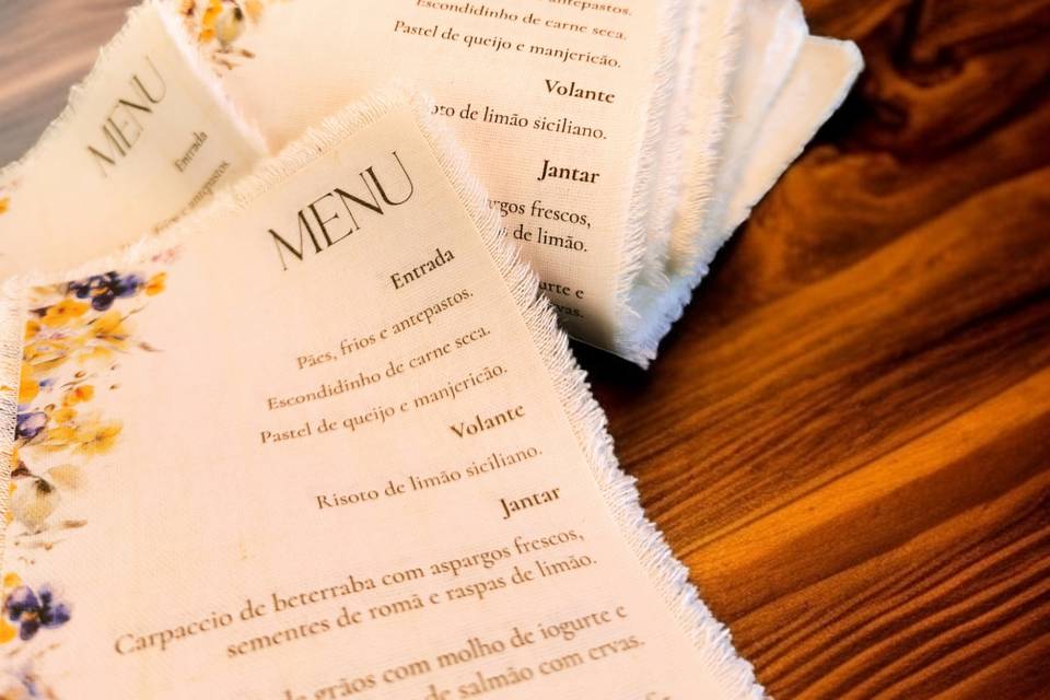 Menu em tecido com ilustrações