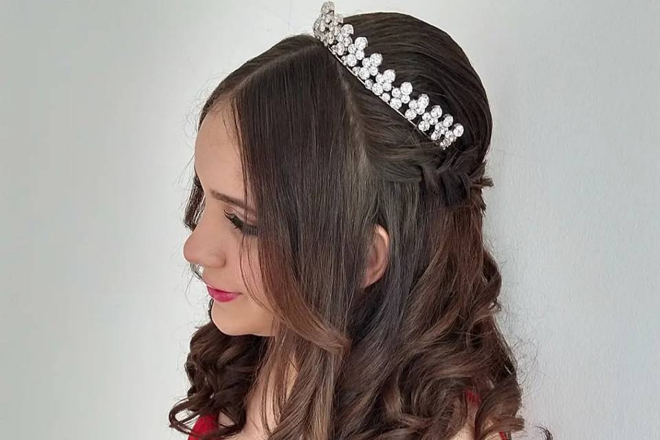 Penteado e maquiagem 15 anos