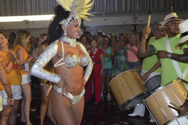 Bateria de Escola de Samba MB