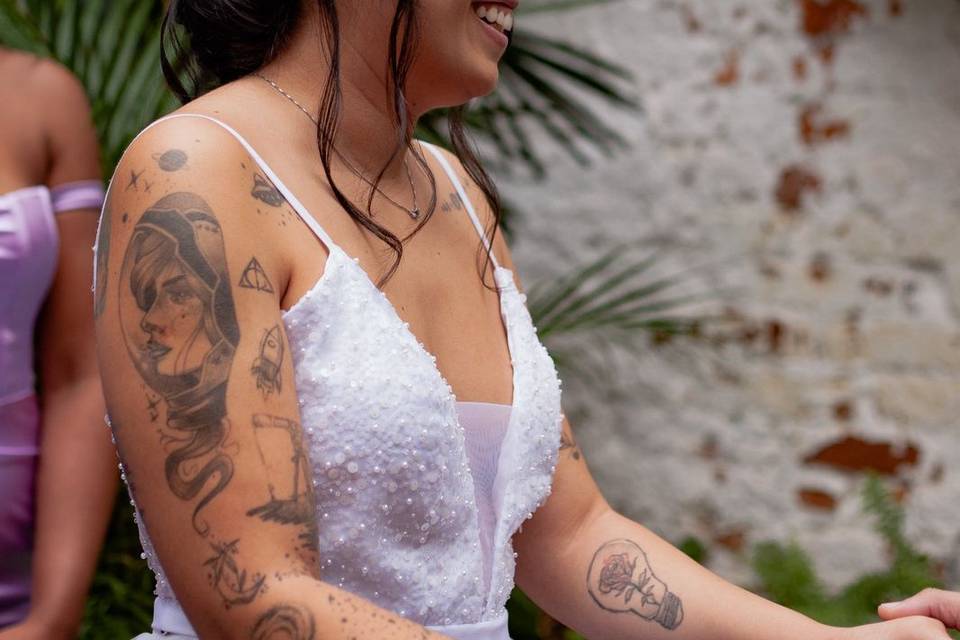 Vestido moderno com brilho