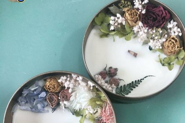 Vela perfumada lata com flores