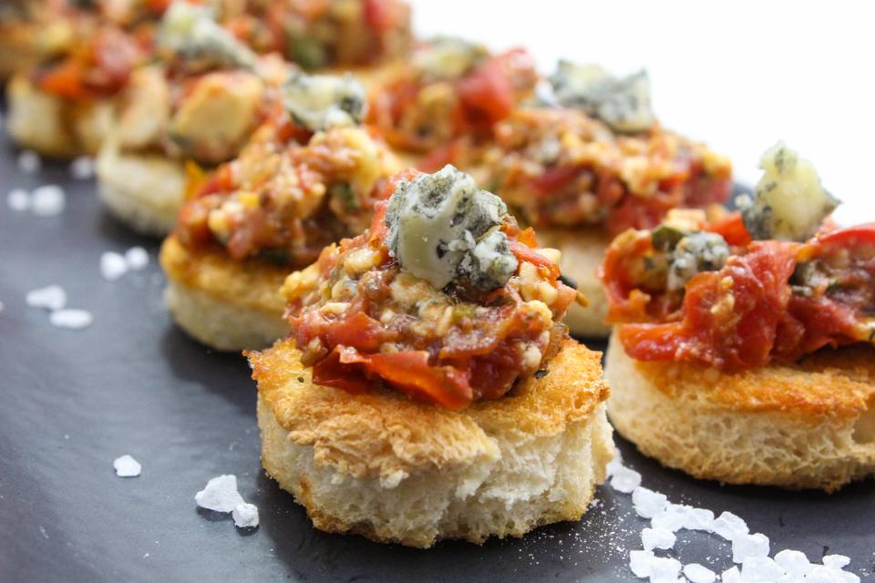 Mini bruschetta comtomate conf