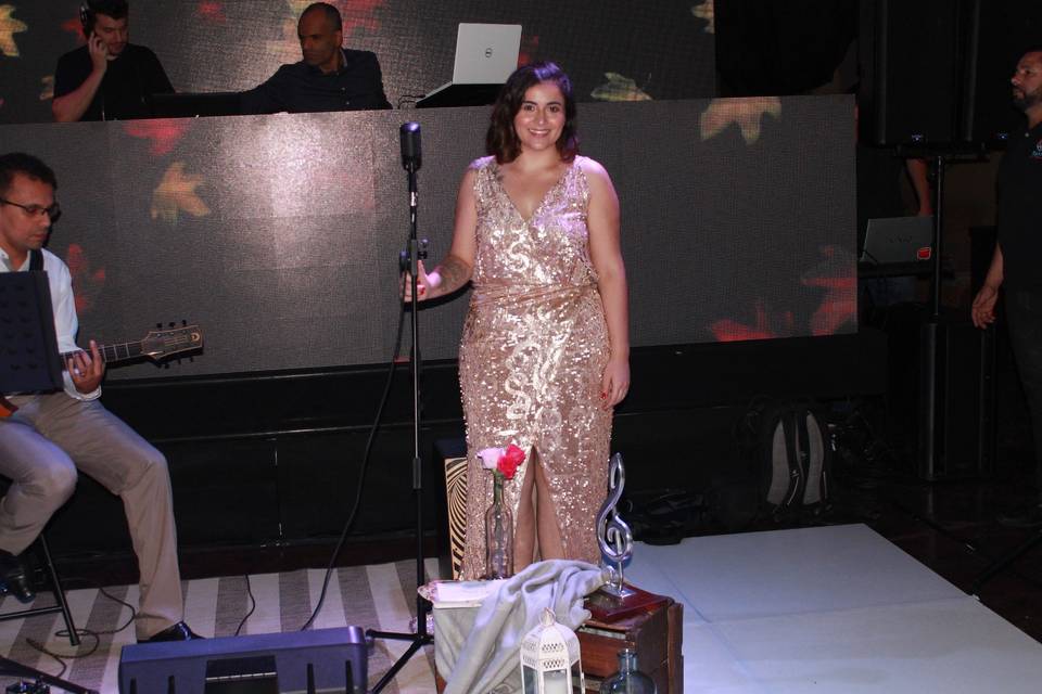 Cantando no coquetel casamento