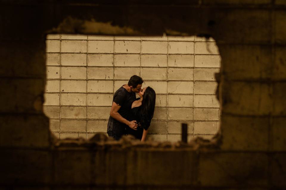 Beijo entre paredes