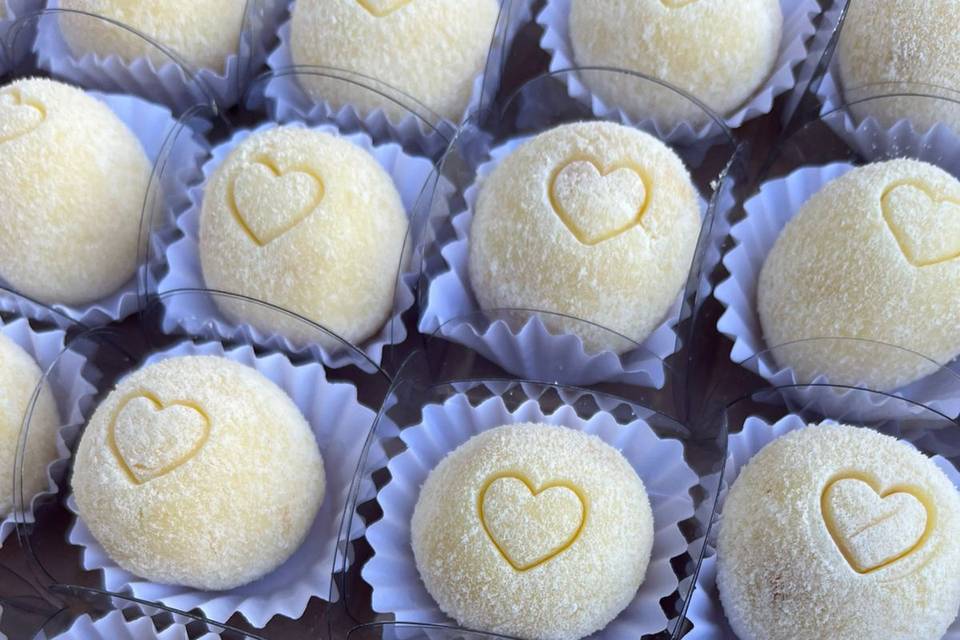 Brigadeiros de leite ninho