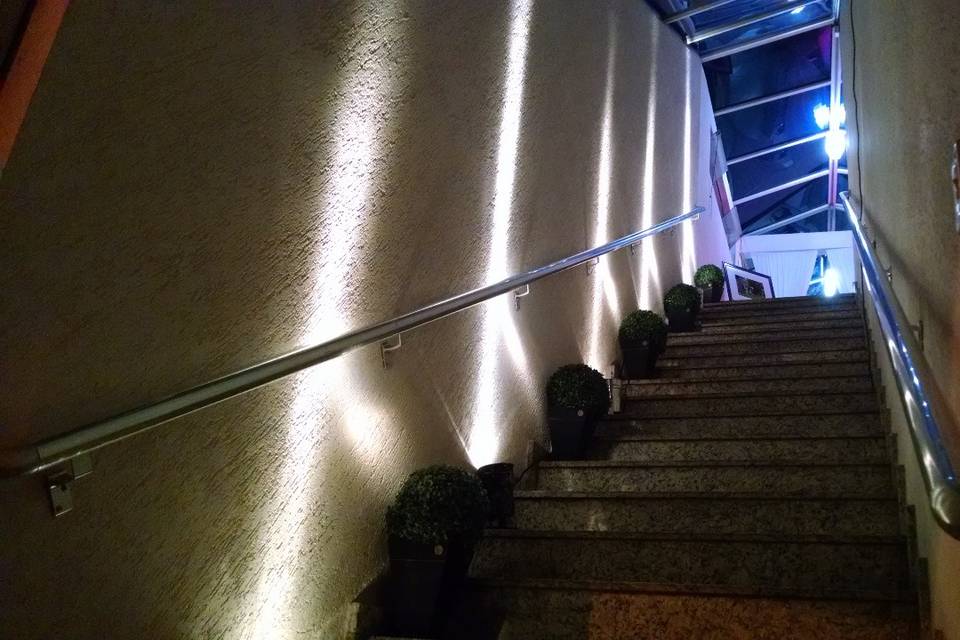 Luz cênica na escada