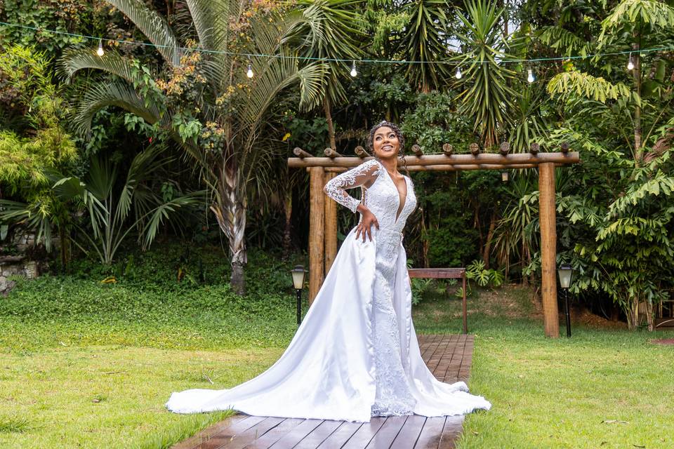 Vestido princesa no jardim