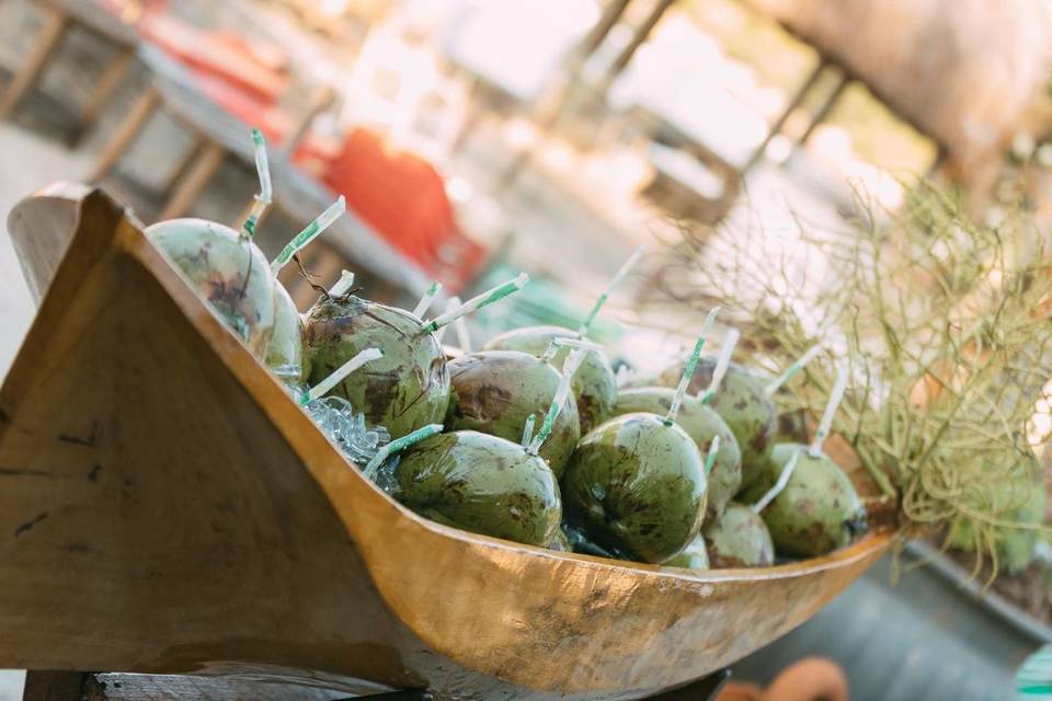 Canoa de bebidas com coco