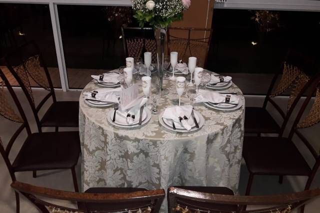 Mesa de jantar com toalha