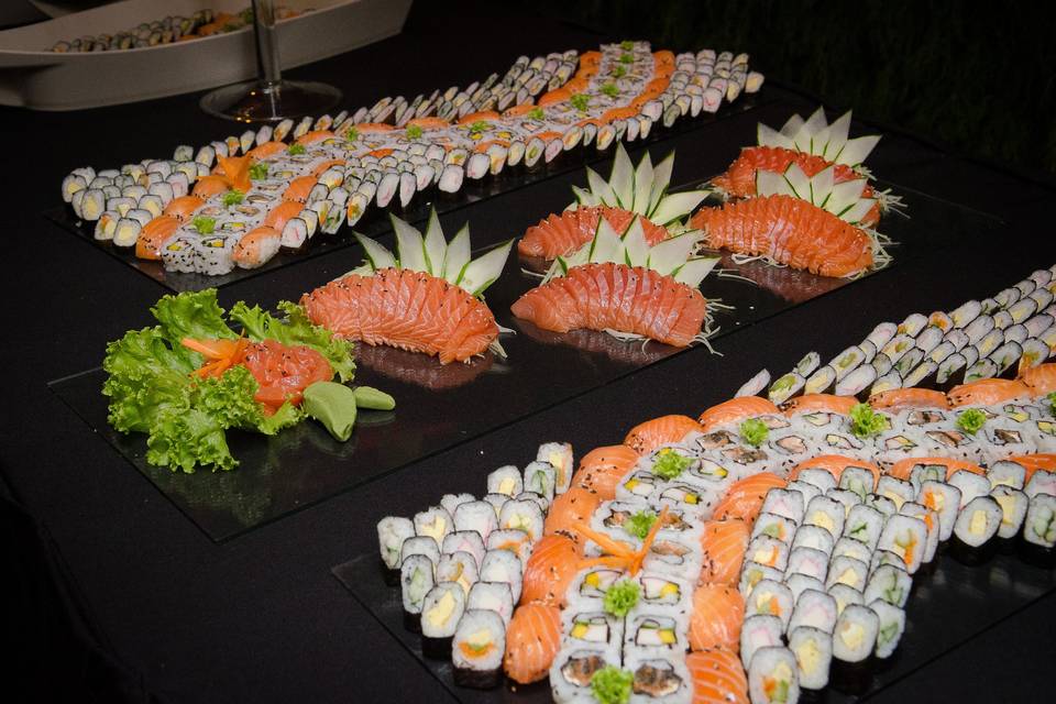 Sushis e sashimis variados
