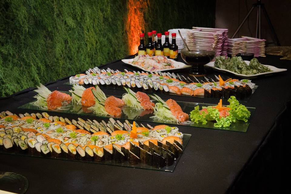 Sushis e sashimis variados