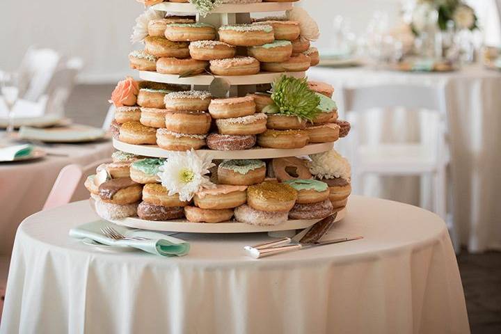 Donuts num bolo do casamento
