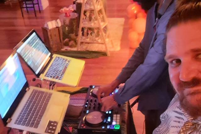 Discotecando no casamento