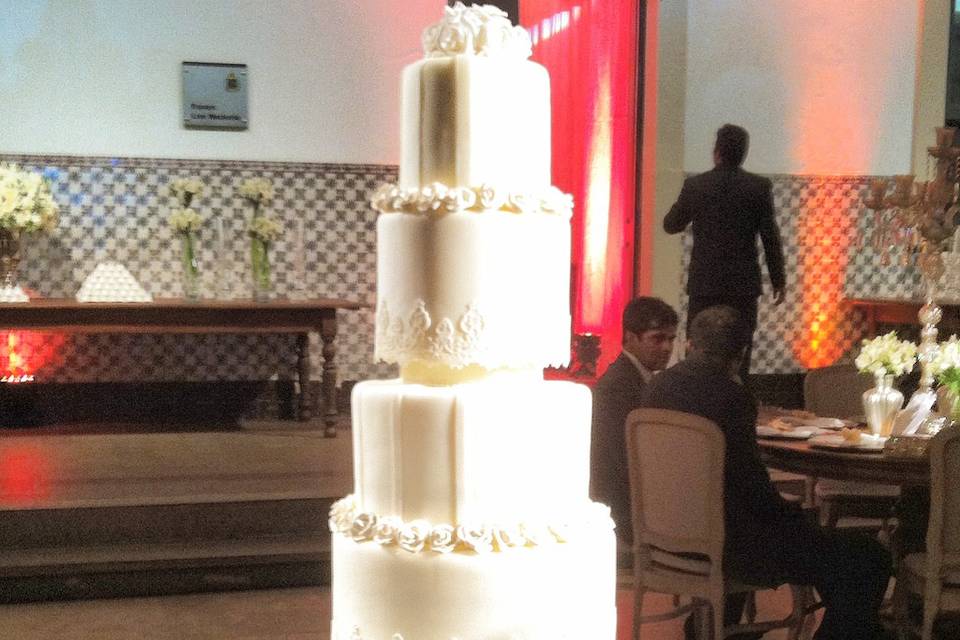 Bolo de casamento suntuoso