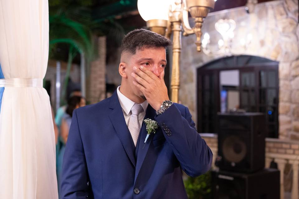Renan emocionado ao ver a noiv