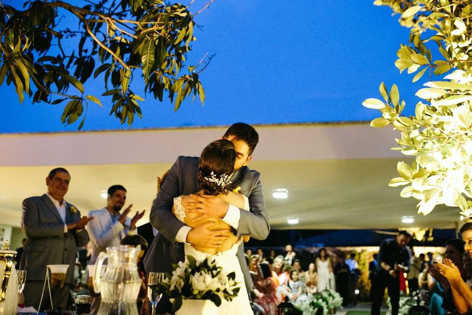 O beijo dos recém casados