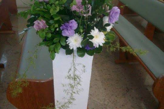 Arranjo em roxo e branco