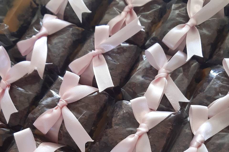 Brownies decorados com laços