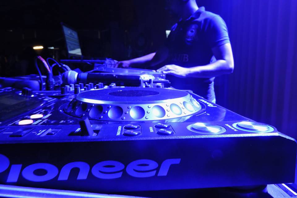 CDJS2000