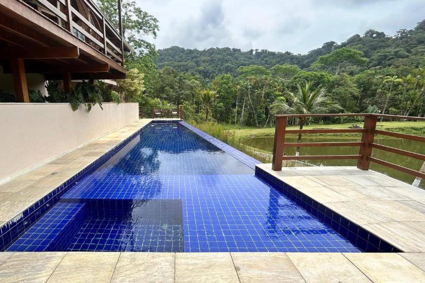 Piscina fundo infinito