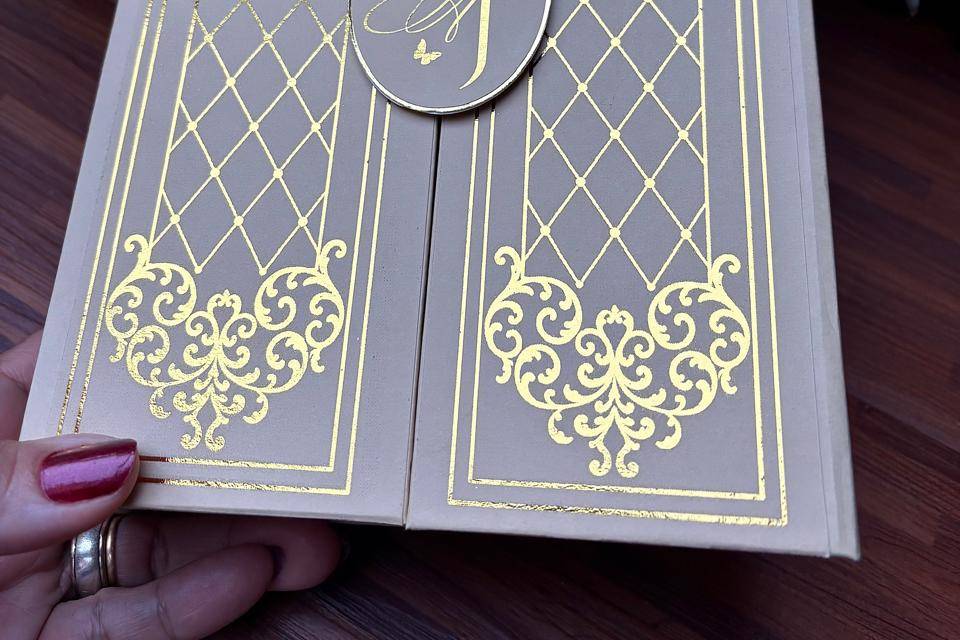 Convite de luxo dourado