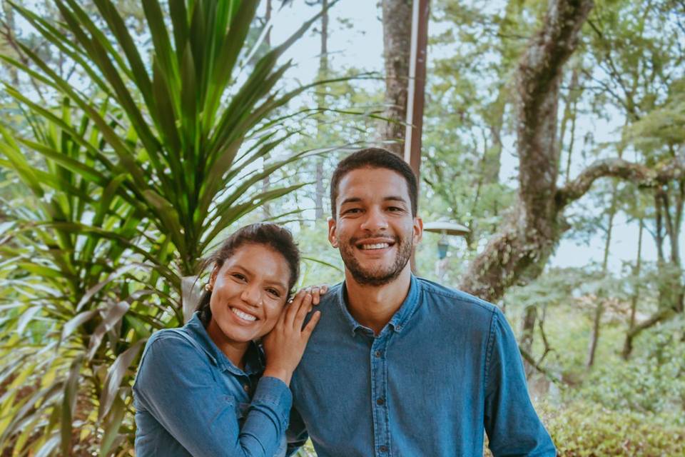 Um casal apaixonado por fotos