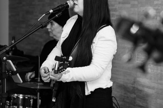 Show com banda em casamento.
