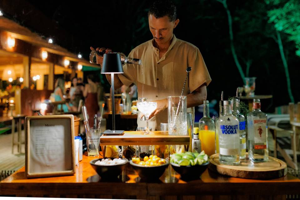 Esse bar no seu casamento🤍🥂
