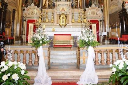 Arranjos na decoração do altar