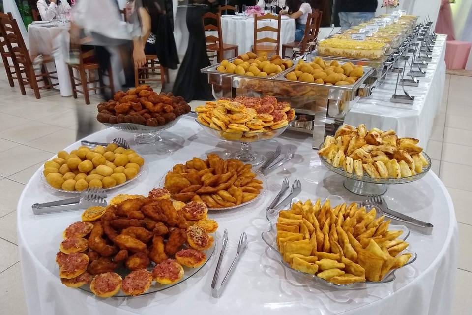 Salgadinhos fritos e assados