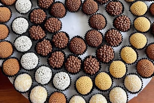 Cento de brigadeiros variados