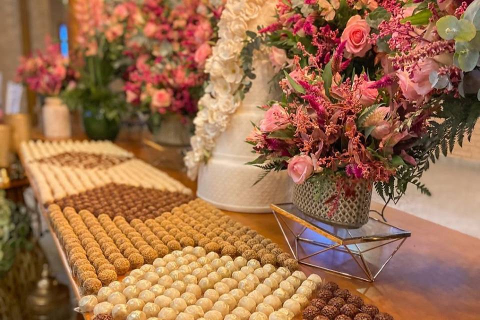 Linda mesa com nossos doces