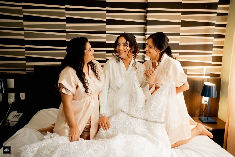 Irmã da noiva, noiva e mãe