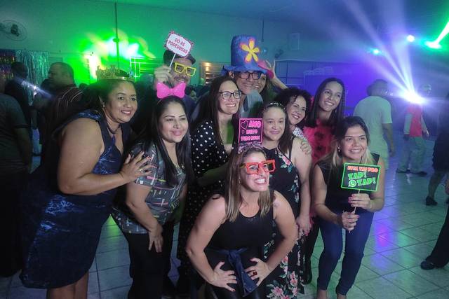 OS convidados se divertem!!