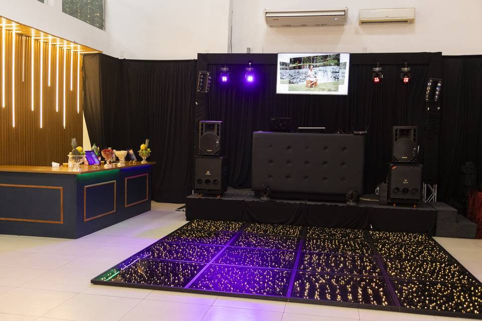 Pista de dança e bartender