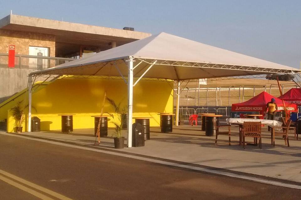 Tenda piramidal 10x10m branca