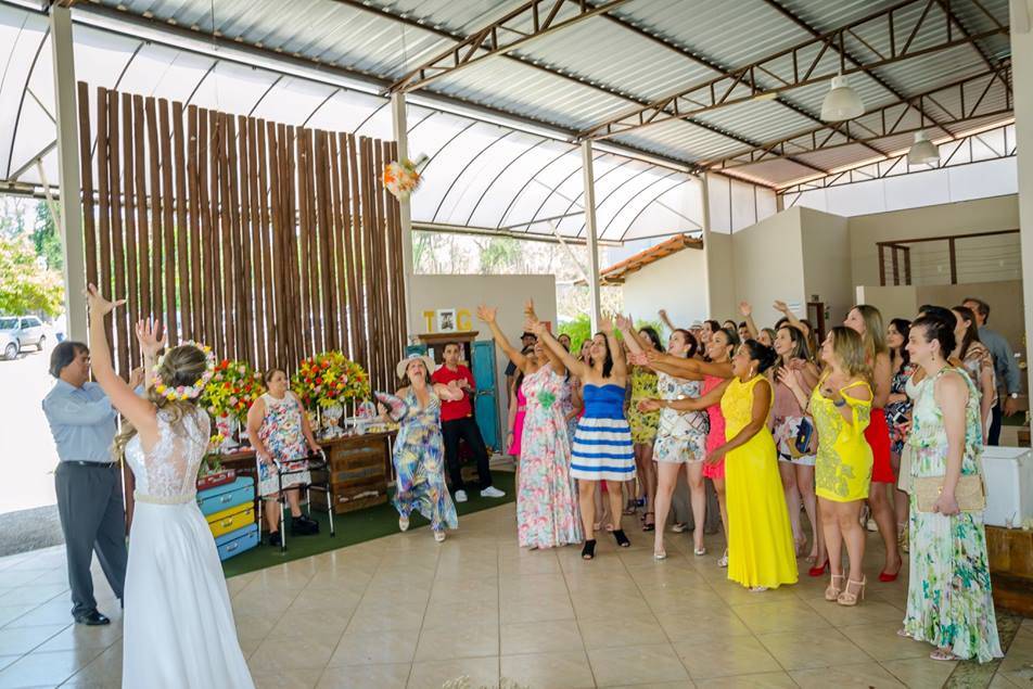 Giovana & Tiago ( Passarinhos)