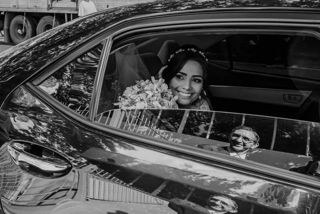 Noiva no carro com o pai