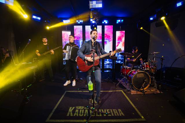 Palco pronto, banda preparada