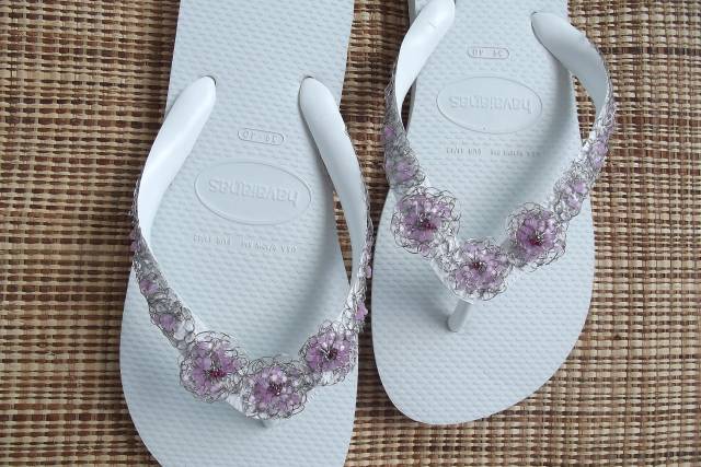 Chinelo em crochê de metal