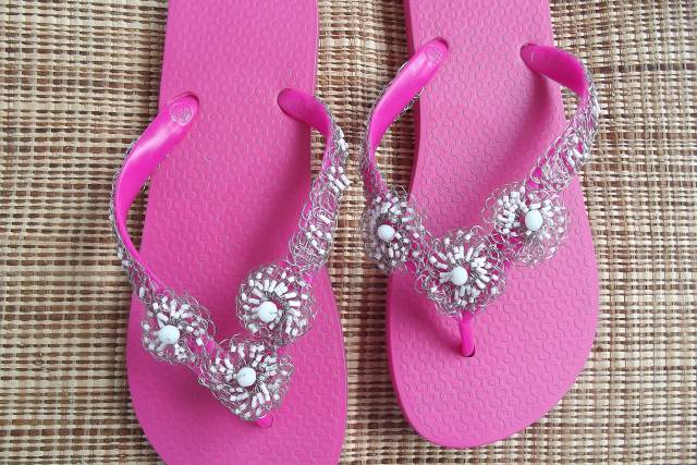 Chinelo em crochê de metal