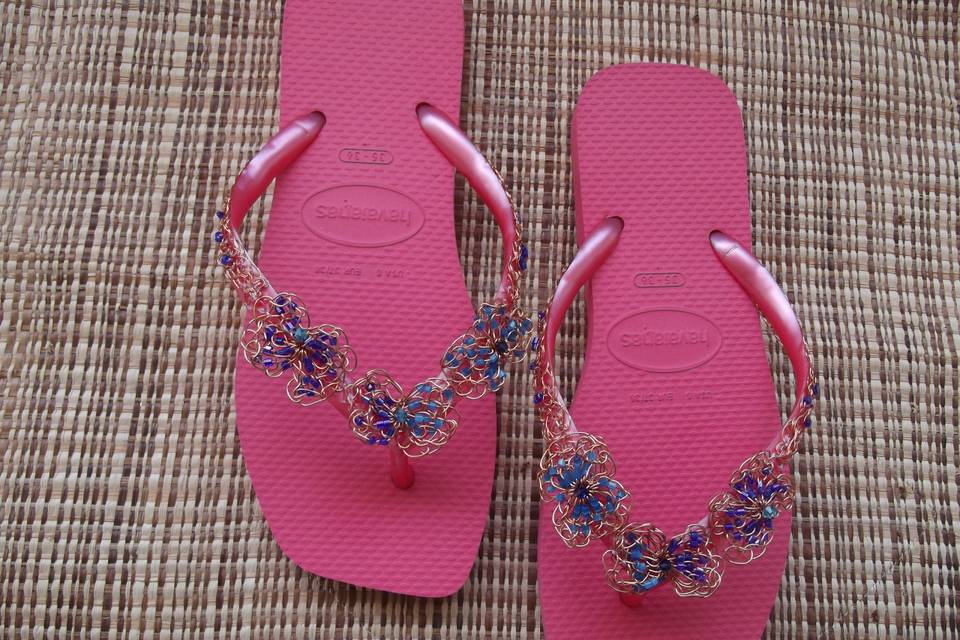 Chinelo de crochê de metal