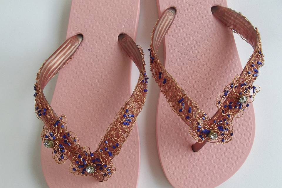 Chinelo de crochê de metal