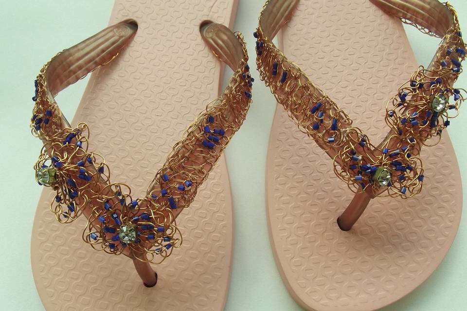 Chinelo de crochê de metal