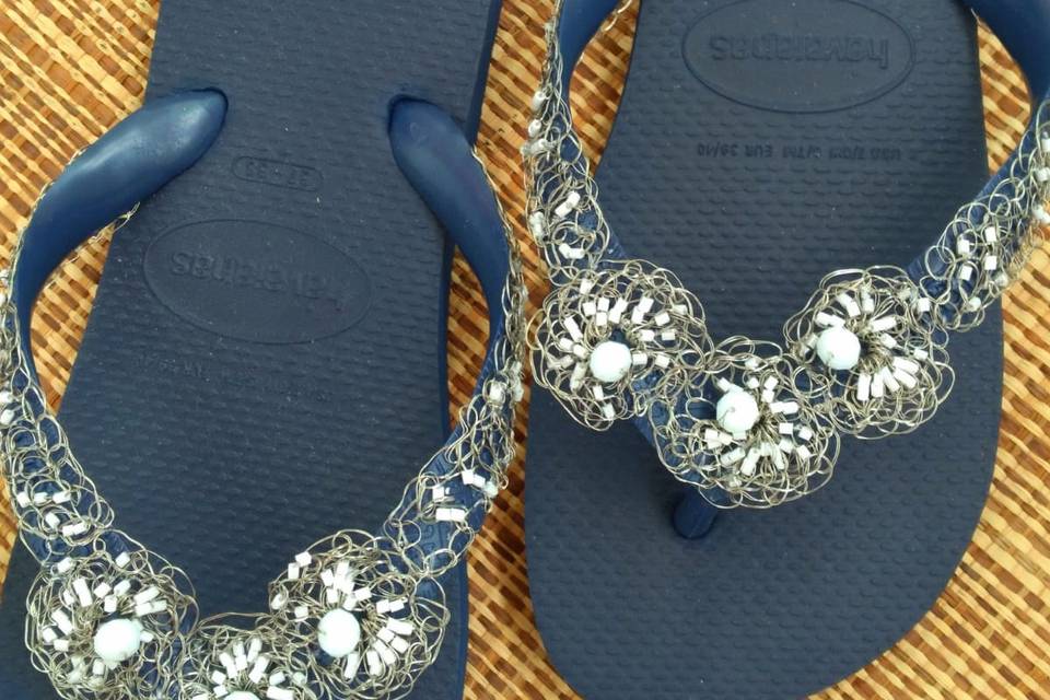 Chinelo de crochê de metal