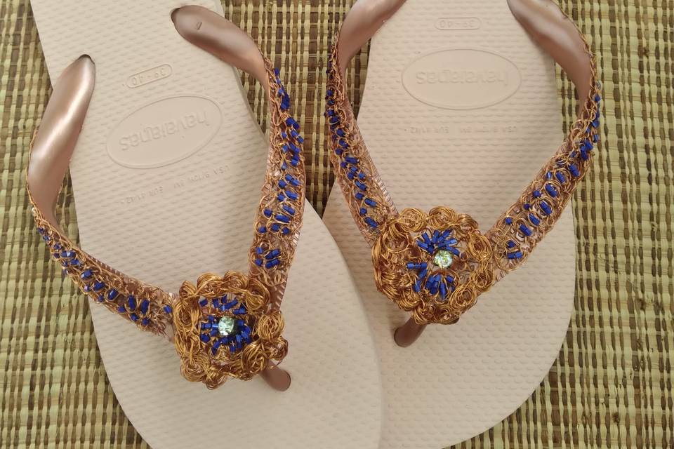 Chinelo em crochê de metal