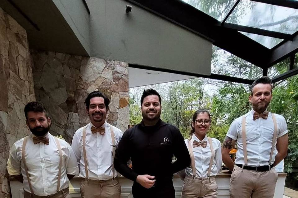 CHEFE DE BAR SEMPRE PRESENTE
